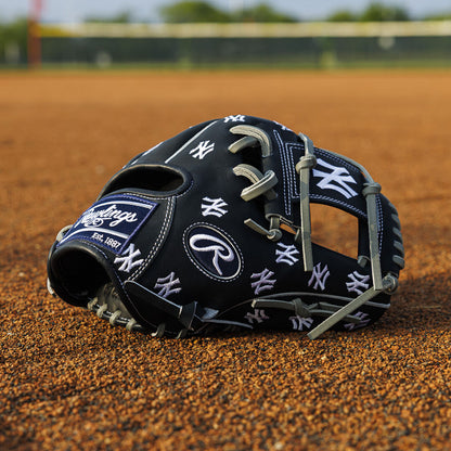 New York Yankees Heart of the Hide 11.75-Inch Infield Glove