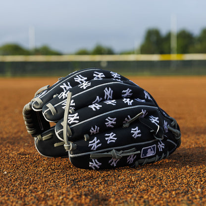 New York Yankees Heart of the Hide 11.75-Inch Infield Glove