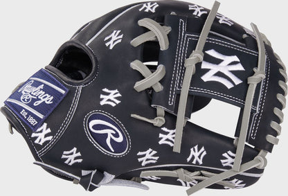 New York Yankees Heart of the Hide 11.75-Inch Infield Glove