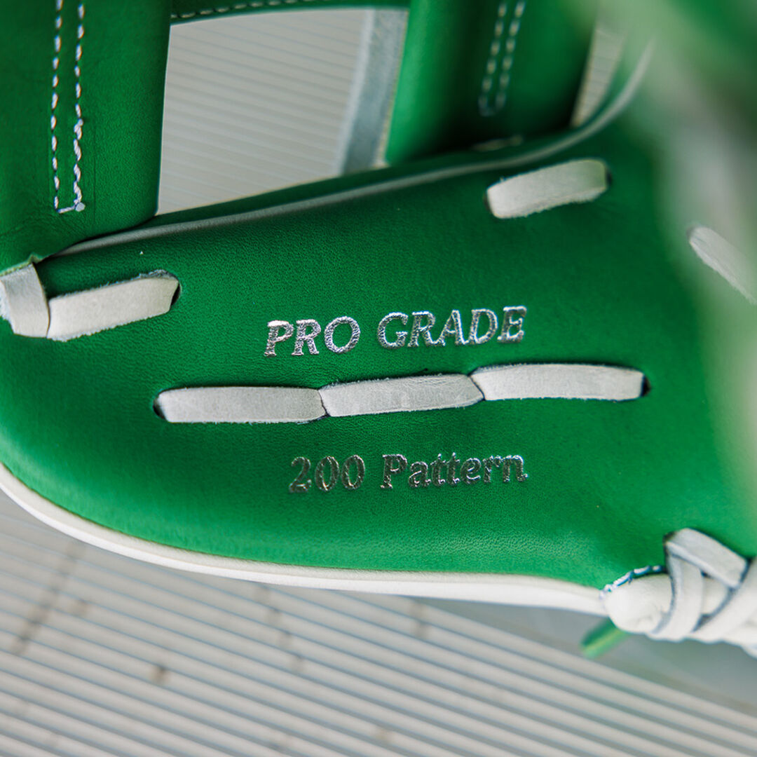 Exclusive Heart of the Hide 11.5-Inch Kelly Green Infield Glove, Right Hand Throw