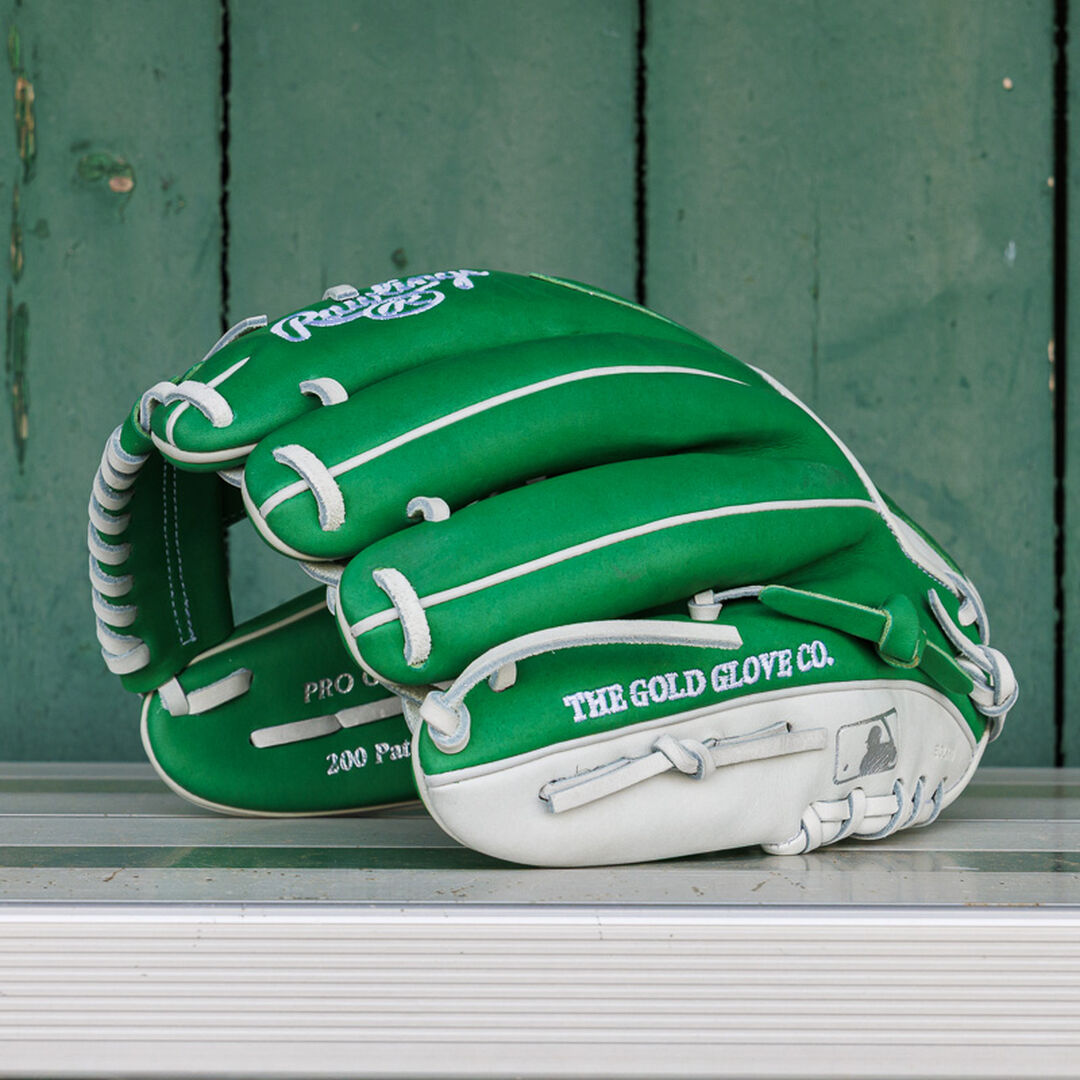 Exclusive Heart of the Hide 11.5-Inch Kelly Green Infield Glove, Right Hand Throw